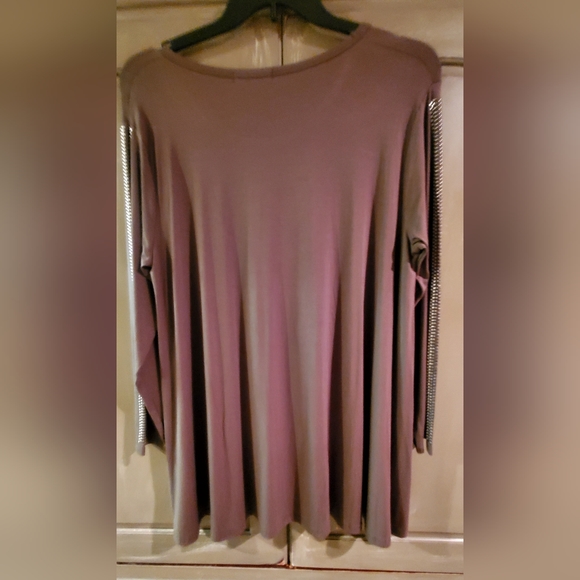 Beautiful top for holidays or any occasion - Picture 2 of 9